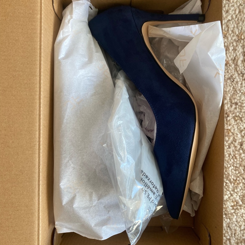 Heels - Picture 3 of 3